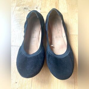 Women 6.5 Slip-On Ballet Flats Black Sedue  Comfort